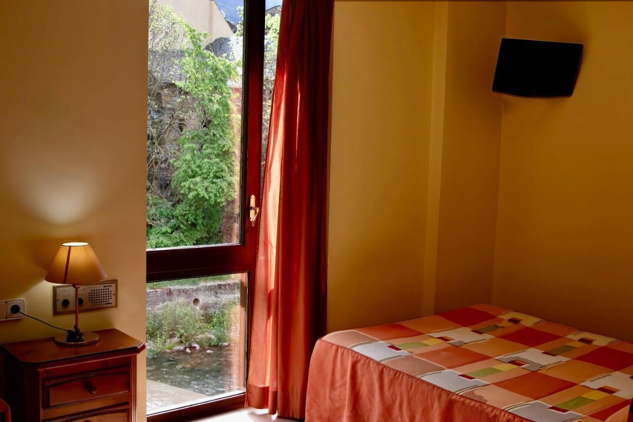 Hotel Pensio La Creu Esterri d'Àneu Exterior foto